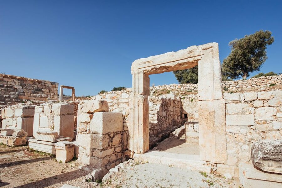 Istanbul: Troy Guided Bus Tour with Ferry Tickets & Lunch - The Trojan Horse and the gap between myth and archaeology