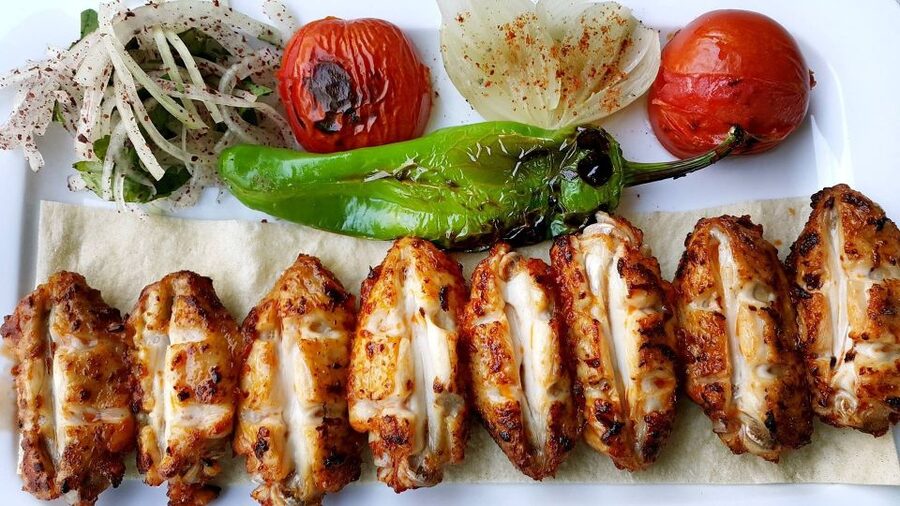 Istanbul: Turkish Food Tour in Kadikoy Across the Bosphorus - How this tour compares with seeing only European Istanbul