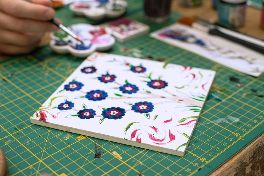 Istanbul: Turkish Tile Painting & Ceramic Workshop w/ Snacks - Painting your own ceramic tabak