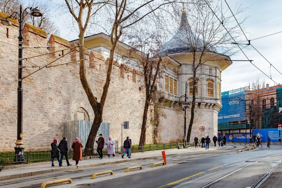 Istanbul: Two Continents Evening Bus Tour with Commentary - Taksim Square and the return toward the old city