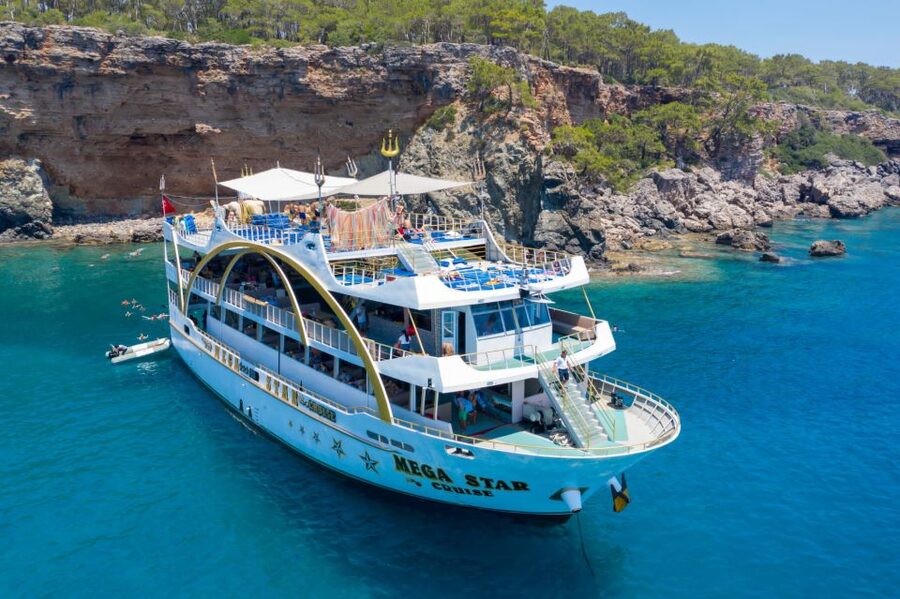 Kemer: Full-Day Boat Trip with Lunch and DJ - Music Begins Before the First Swim
