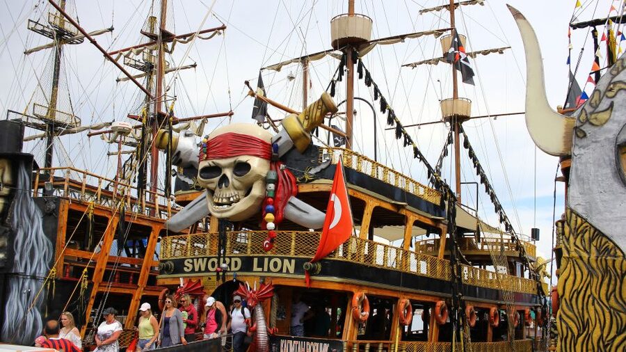 Kemer Full-Day Pirate Boat Trip with Lunch - What lunch is really like on board