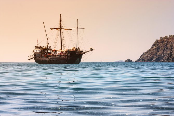 Kemer Pirate Boat Trip with Free Transfer from Antalya - Swimming, music, and the foam party