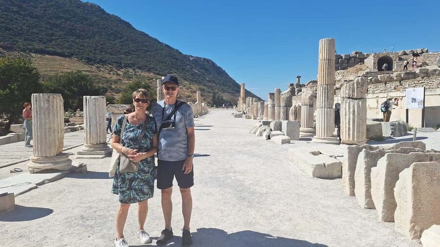 Kusadasi: Ephesus Private Tour for Cruise Guests - Lunch at a carpet village is more than a meal break