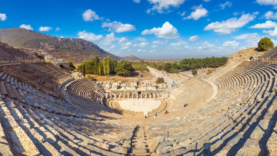 Kusadasi or Selcuk: Full-Day Ephesus Tour with Lunch - Walking through Ephesus for two to three hours