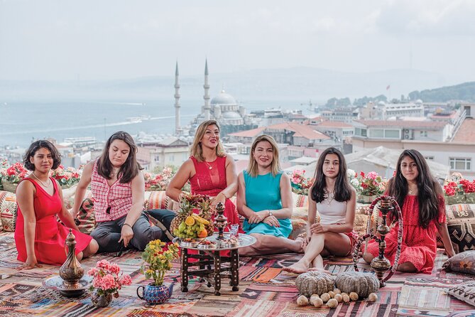 Love in Istanbul: Perfect Photo Moments at Iconic Locations - Choosing the right Istanbul backdrop