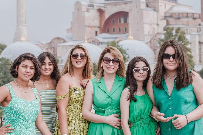 Love in Istanbul: Perfect Photo Moments at Iconic Locations - Timing, meeting points, and weather