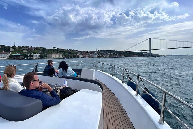 Luxury Bosphorus Yacht Cruise – Stopover in Asian Side - Kanlica Meydani and the famous yogurt stop