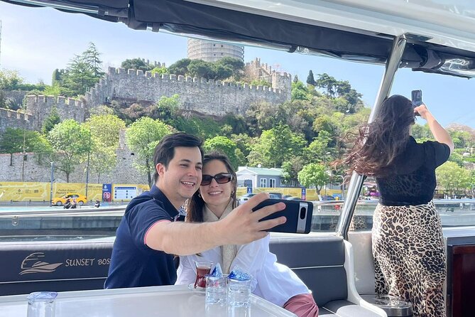 Luxury Bosphorus Yacht Cruise – Stopover in Asian Side - The guide’s role and the quality of the narration