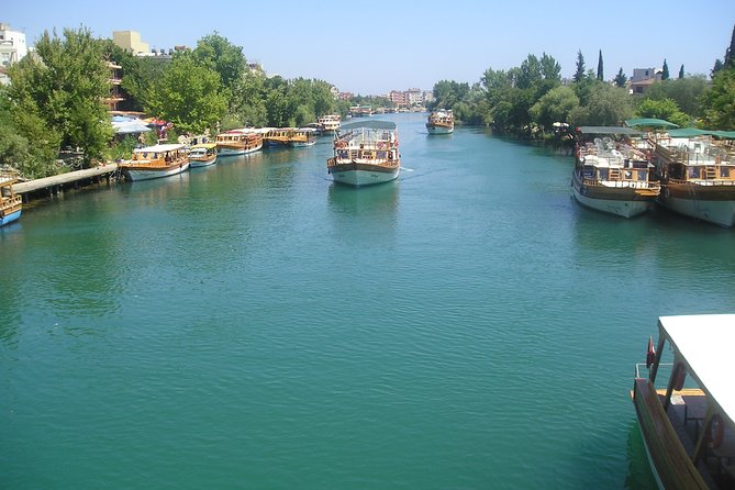 Manavgat River Cruise, Waterfalls and Market Tour from Belek - How the day feels with a large group