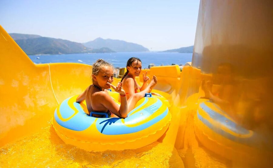 Marmaris: Aqua Dream Waterpark Entry Ticket & Hotel Transfer - Facilities that make a long day easier