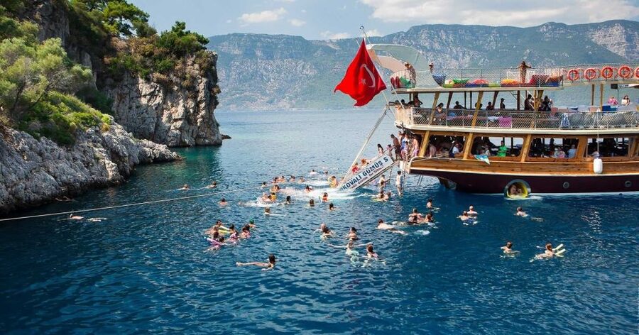 Marmaris: Cleopatra Island Boat Trip with Lunch and Transfer - Lighthouse Island and the final swim