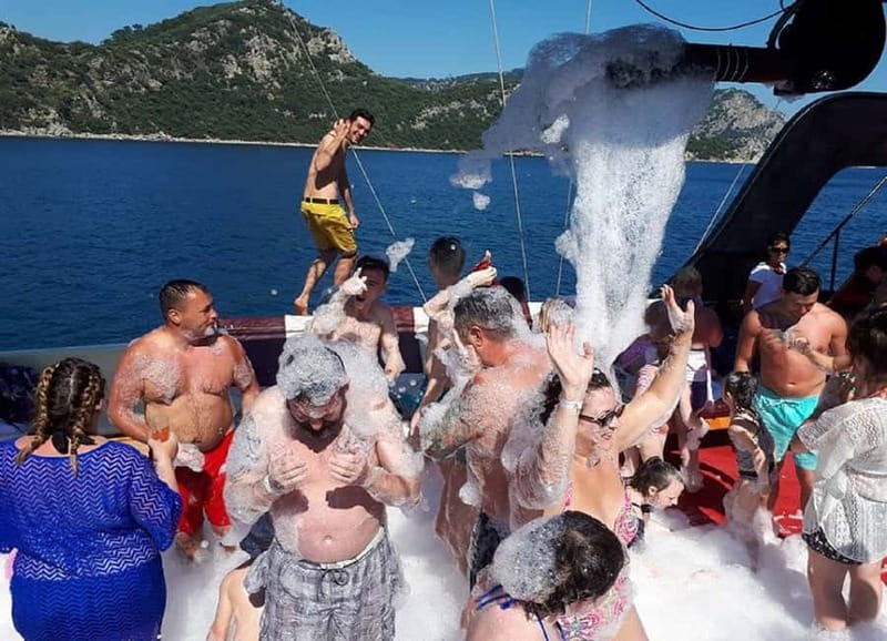 Marmaris: Pirate Cruise, Lunch, Soft Drinks, and Foam Party - Turunç brings a shopping pause