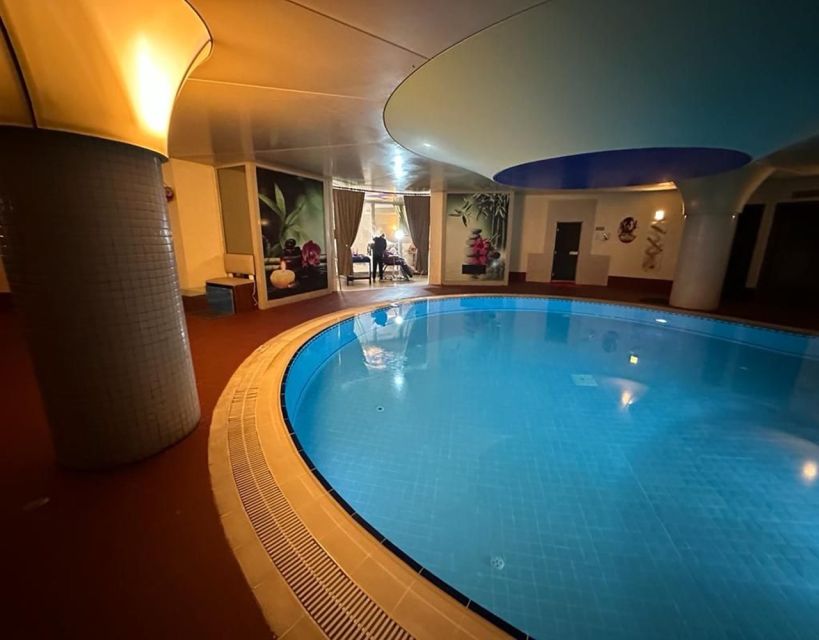 Marmaris: Traditional Turkish Bath Experience with Transfers - Lockers, wraps, and the first step inside