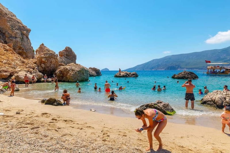 Oludeniz: Butterfly Valley, St. Nicholas Island incl. Lunch - The food, crew, and mood onboard