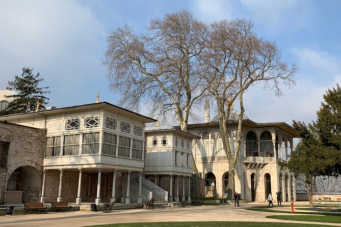 Private 5-6h: Topkapi + Hagia Sophia + Blue Mosque + Grand Bazaar - The Hippodrome and Blue Mosque