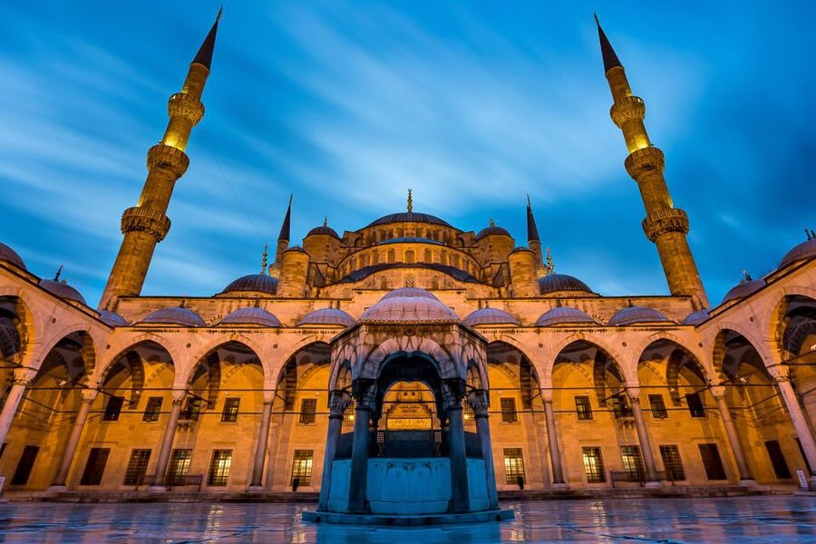 Private 7-Hour Istanbul Tour with Red Carpet Treatment - Hagia Sophia, where two eras share one building