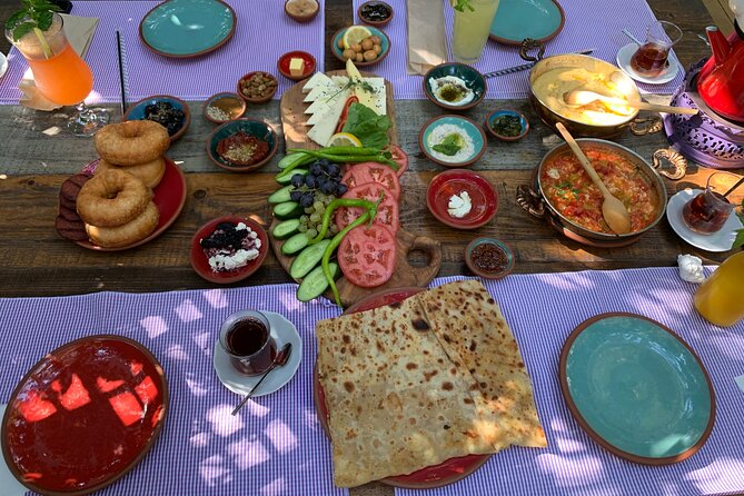 Private and guided Food and Culinary Tour of Istanbul - Tophane for coffee, tea, and fresh baklava
