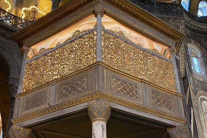 Private Guided Hagia Sophia Tour with Skip the Line Access - What the one-hour visit is like