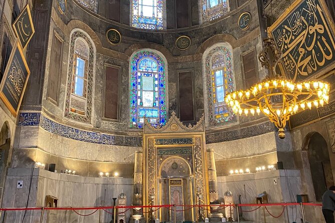 Private Guided Hagia Sophia Tour with Skip the Line Access - Meeting at the Fountain of Sultan Ahmed III