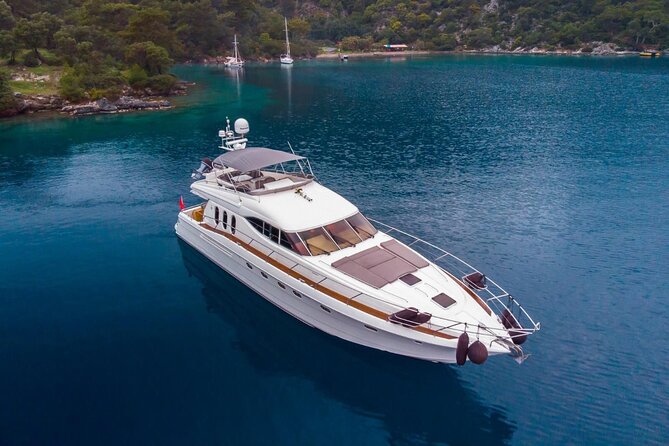 Private Istanbul Bosphorus Yacht Cruise - Two hours between Istanbul’s European and Asian shores