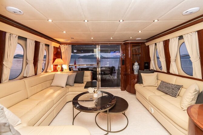 Private Luxury Yacht Cruise on Bosphorus - Çırağan Palace, Ortaköy, and the first bridge