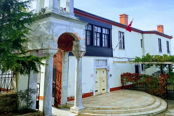 Private Princes' Islands Tour - Arriving at Büyükada for coffee and sea views