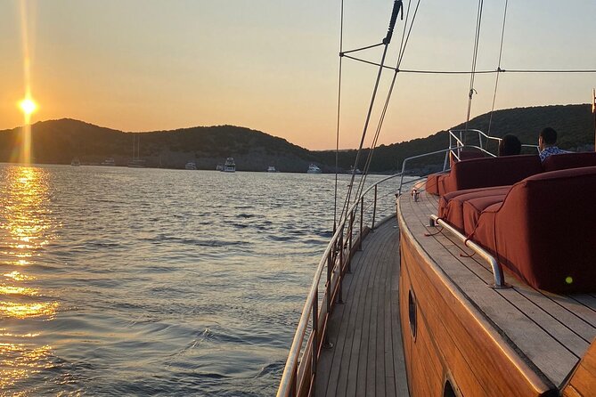 Private Sunset Boat Tour in Bodrum With Dinner - Leaving from Kumbahçe and Halikarnas Pier