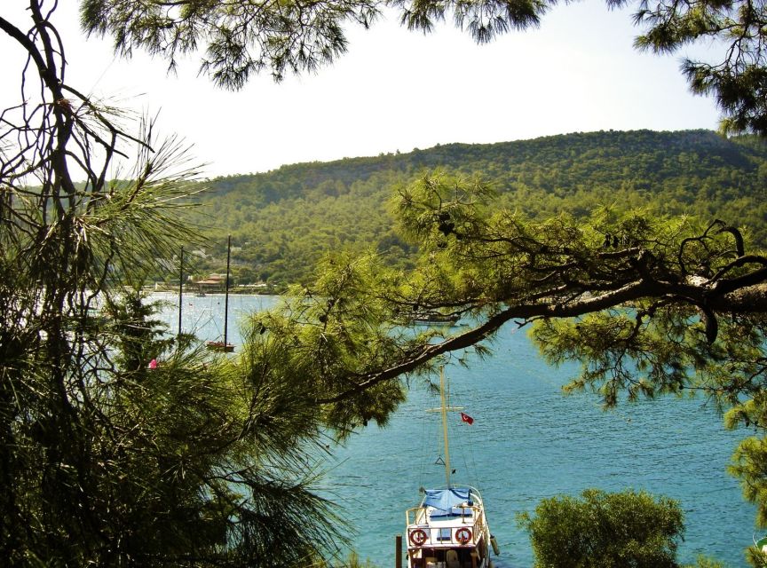 Relaxing Boat Trip with Lunch and Drinks - Key Points Before You Book