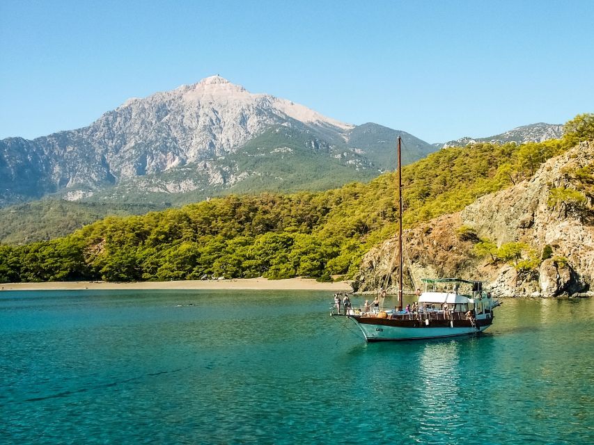 Relaxing Boat Trip with Lunch and Drinks - Who Will Enjoy This Trip Most?