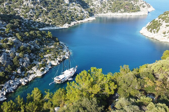 Sail Turkey: 18-39's Fethiye to Olympos Gulet Cruise - Boarding in Fethiye and settling onto the gulet