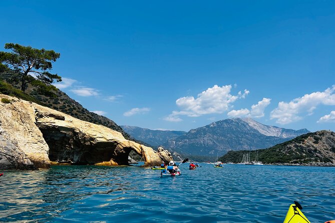 Saint Nicholas Island Sea Kayaking Tour - What the guide adds to the experience
