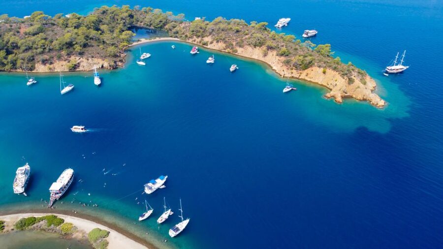 Sarigerme: 12 Islands Boat Trip with Lunch and Transfer - Cleopatra Bath and the remains beneath the water