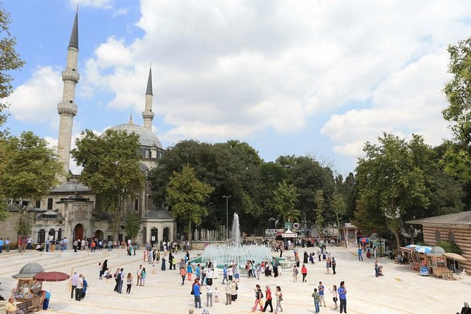 Semi Private Tour - Golden Horn and Miniaturk Park Tour in Istanbul - Guide quality, languages, and group size