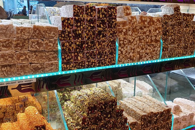 Shopping Therapy in old Bazaars - One hour at the Misir Carsisi Spice Market