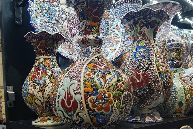 Shopping Therapy in old Bazaars - Getting around and who should choose it