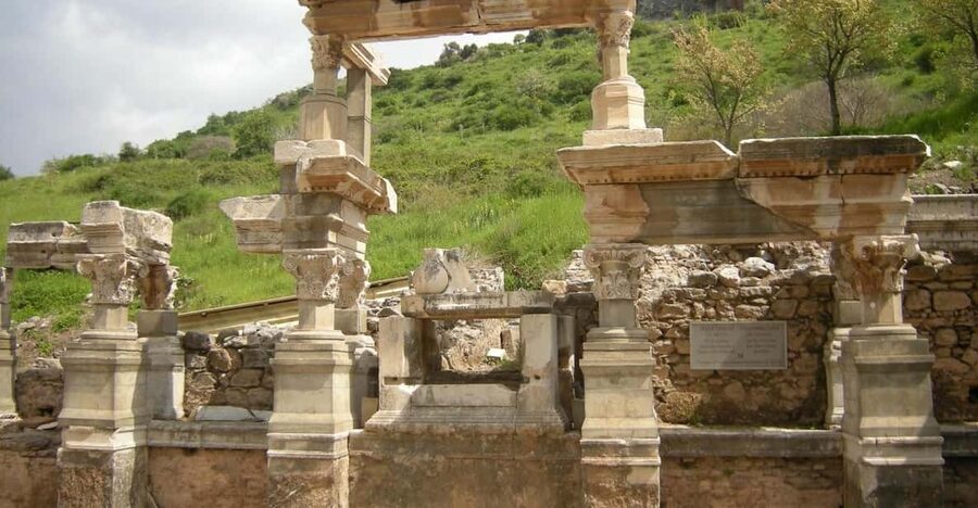 Shore Excursions: Half Day Ephesus & Şirince Village Tour - Walking through Ephesus with two hours to look up