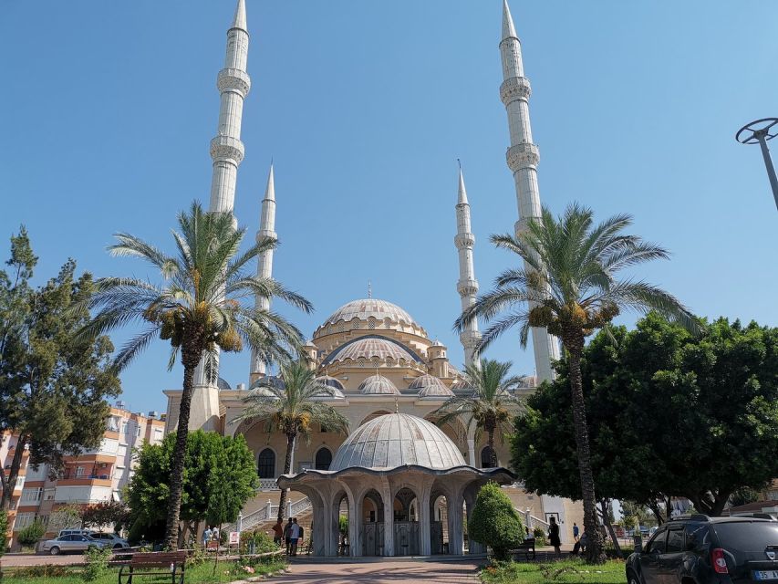 Side:Green Lake Mix Tour - A Day of Nature History & Culture - The mosque visit offers a quieter cultural moment
