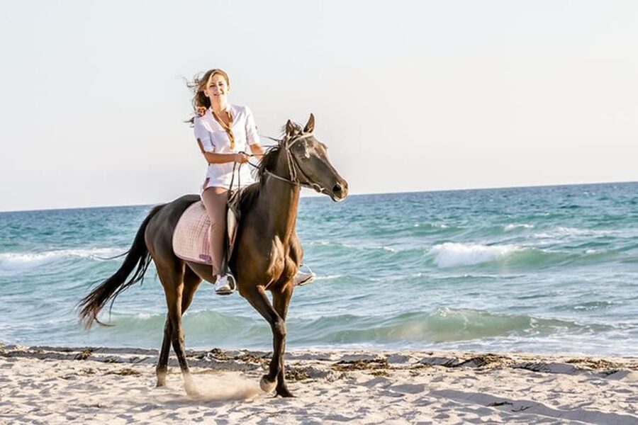 Side: Horseback Riding Tour in Nature - Riding the beach and the countryside