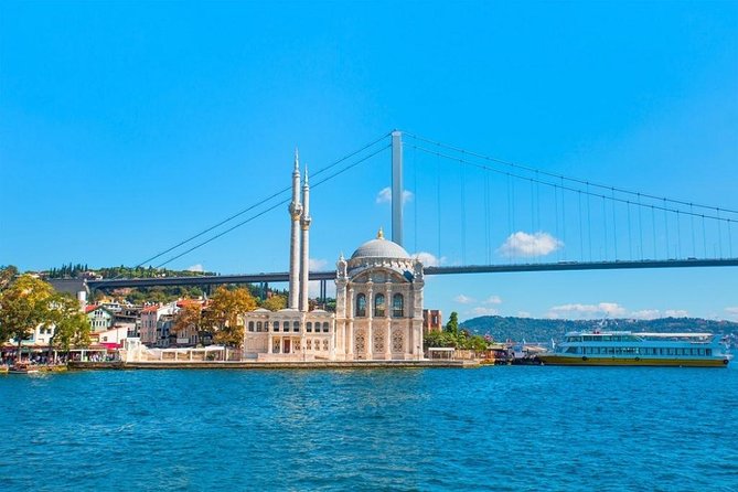 Small-Group Bosphorus Cruise and Istanbul’s Egyptian Bazaar - How the guide affects the experience