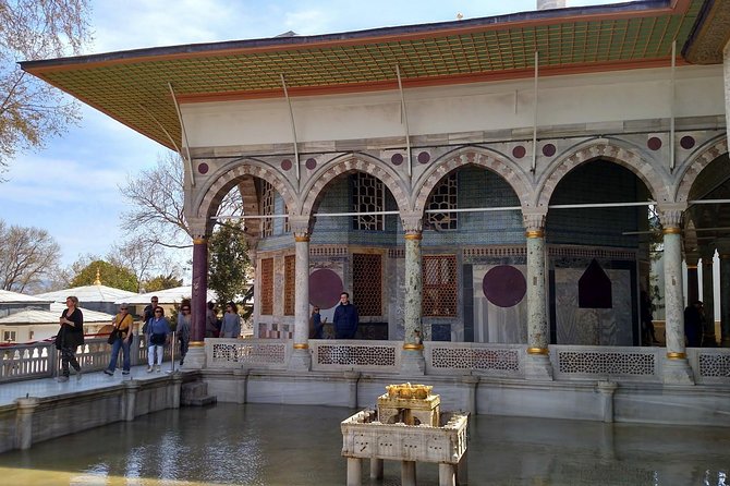 Small-Group Topkapi Palace and Harem Tour with Tickets - A small group, with some time to explore alone