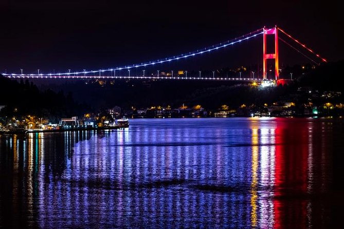 Stage Front Bosphorus Dinner Cruise with Pickup & Drinks included - How crowded is the boat?