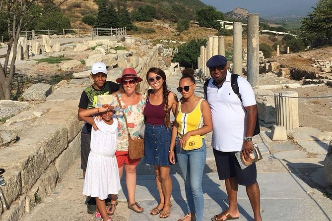 Top-Rated: Ephesus & Artemis Tour for Cruisers WITH ENTRY TICKETS - Meeting your guide at Kusadasi Port