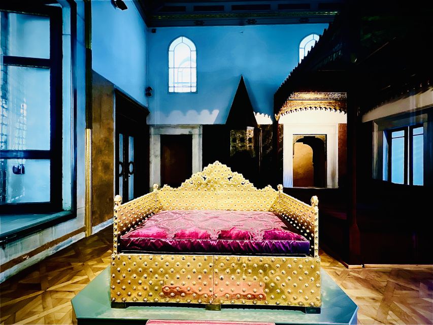 Topkapi Palace&Harem-Guided Tour-Skip lines- All tickets inc - The second courtyard and the Harem entrance