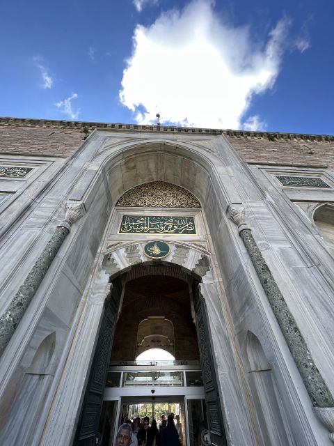 Topkapi Palace&Harem-Guided Tour-Skip lines- All tickets inc - The third courtyard: education, treasure, and sacred objects