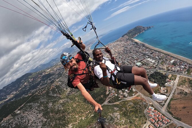 Ulusky Paragliding Alanya - Choosing between a calm glide and aerobatics